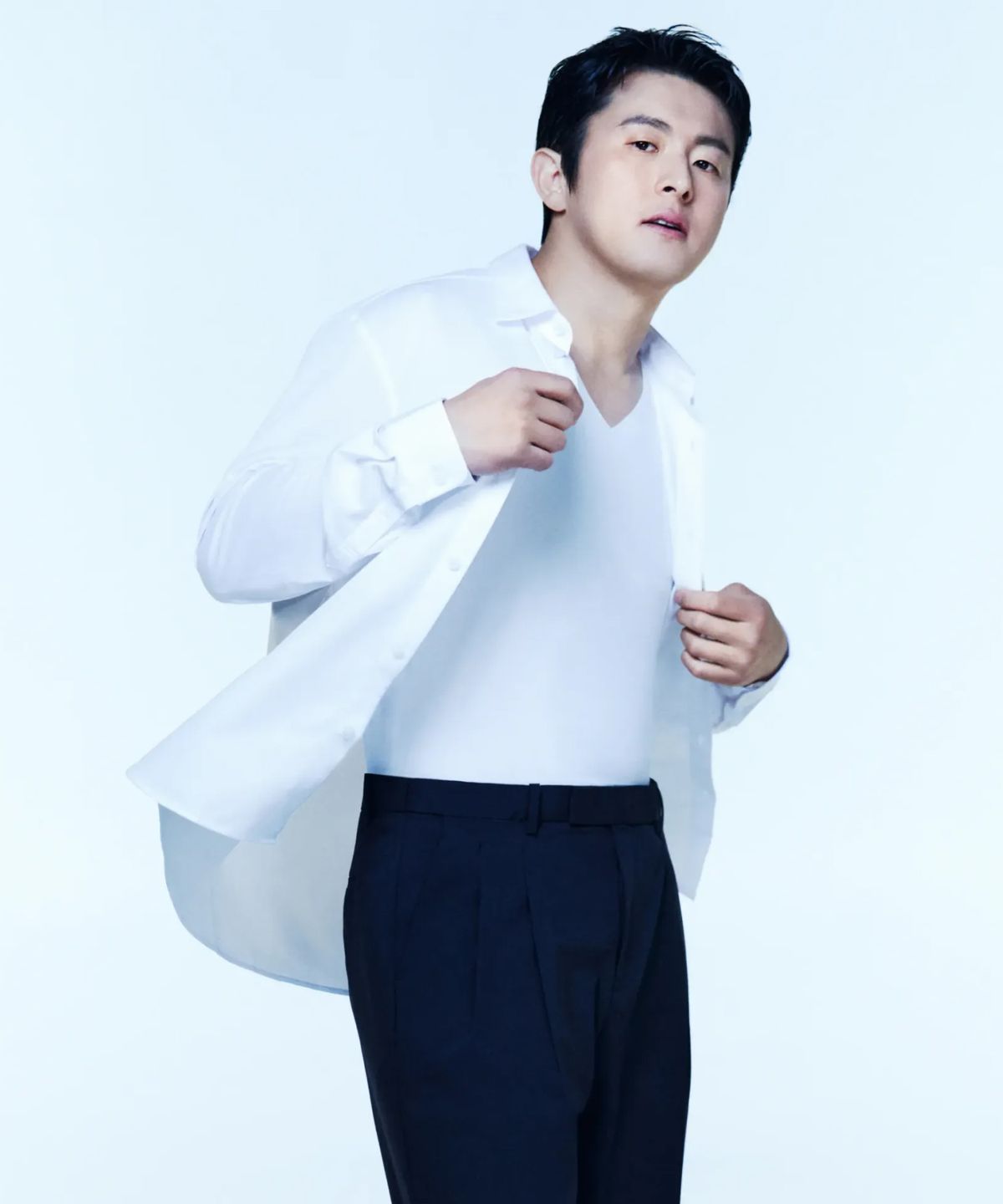 세탁 후 별도의 다림질 없이 옷걸이에 걸어둔 상태의 셔츠 주름 상태 비교