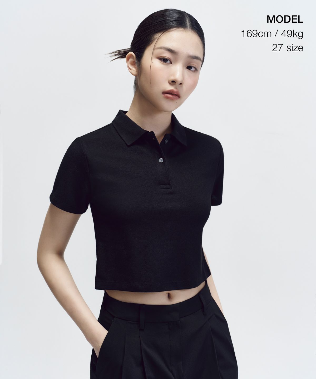 바람에 찰랑거리는 슬랙스 밑단과 얇고 시원한 원단 질감을 가까이서 클로즈업한 사진