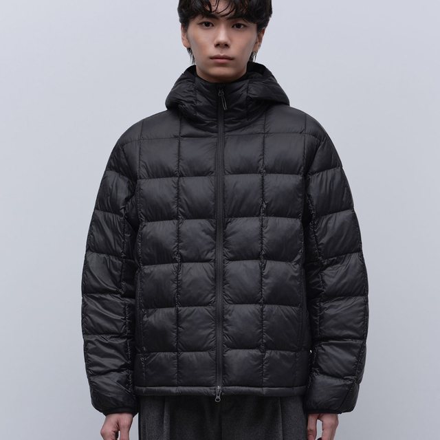 스퀘어 퀼티드 후디드 라이트 패딩 재킷 [블랙]