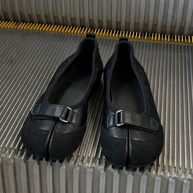 W TABI STRAP FLAT SHOES (BLACK)